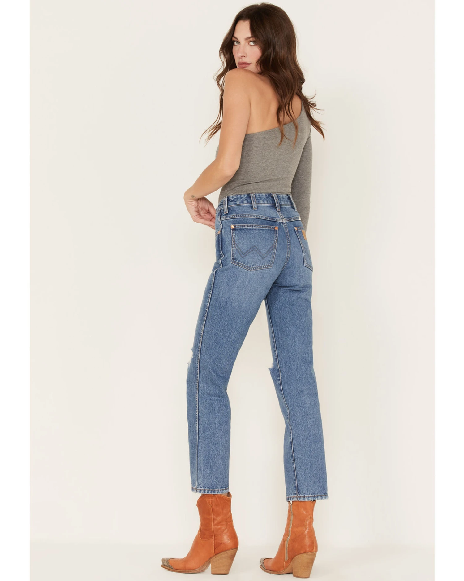 Wrangler Women's Wild West 603 Light Wash Patty High Rise Distressed Cropped Straight Jeans 5 Wrangler Women's Wild West 603 Light Wash Patty High Rise Distressed Cropped Straight Jeans - Image 3