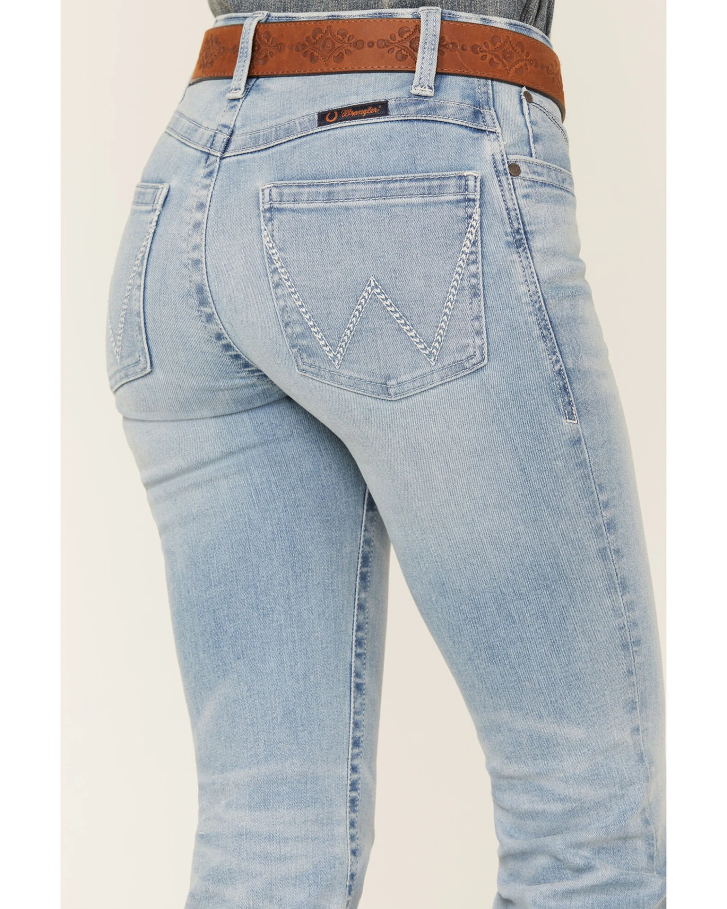 Wrangler Women's Light Wash Mid Rise Willow Diane Ultimate Riding Straight Jeans 6 Wrangler Women's Light Wash Mid Rise Willow Diane Ultimate Riding Straight Jeans - Image 4